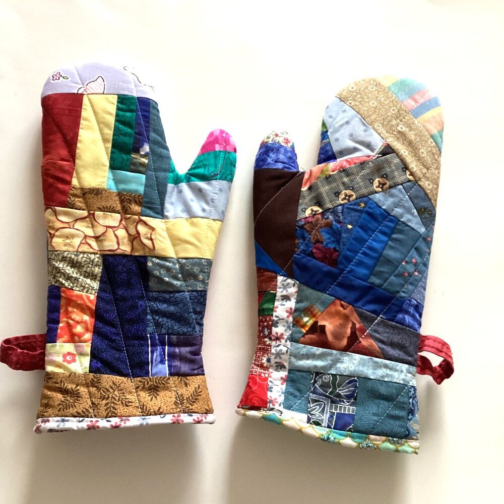 New Handmade Scrappy Colorful Oven Mitts Kitchen Linens Cooking